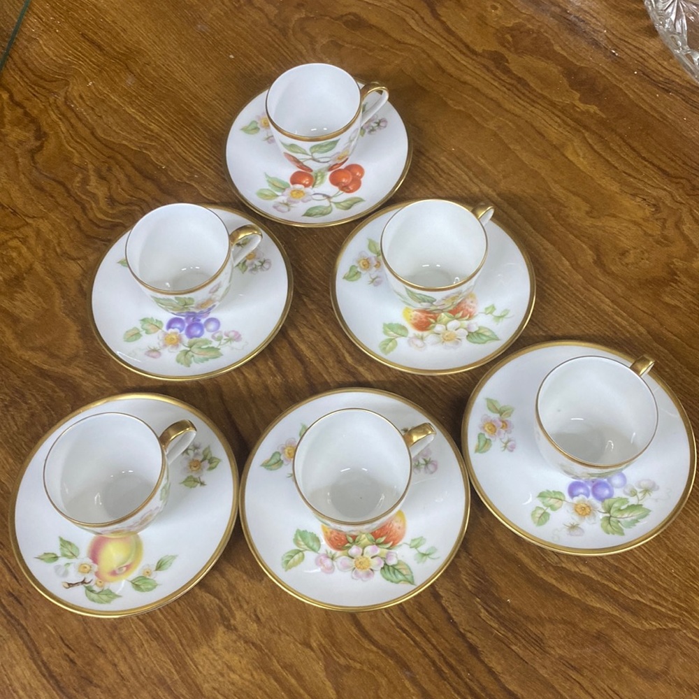 Hutchenreuther 6 Demitasse cup and Saucer Set